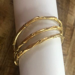 Gold-esqu twisted bangle bracelet set